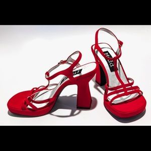 Gorgeous Mudd brand red high heeled sandals. NWT!